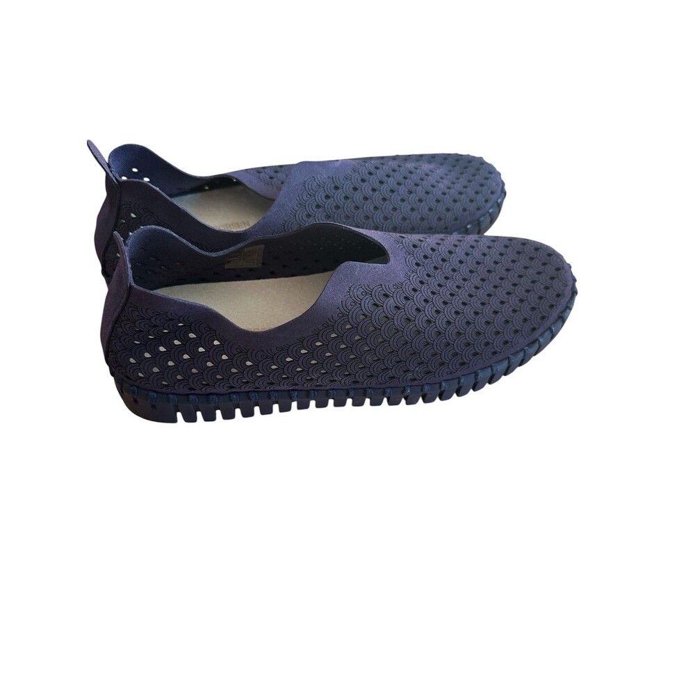 Women’s Navy Slip-on Tulip Flats Shoes  Size 39. Like New